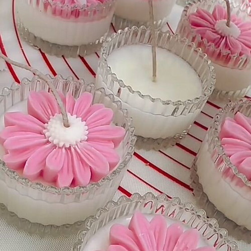 Soy Wax Daisy Candle new, various colors