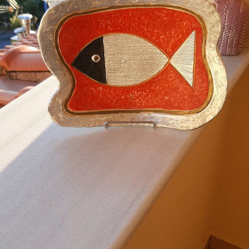 Ceramic handcrafted art piece used with abstract design
