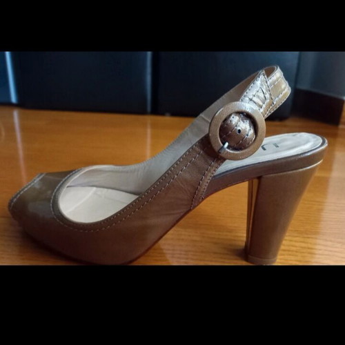 Unisa patent leather slingback shoes 37 like new, light brown peep toe