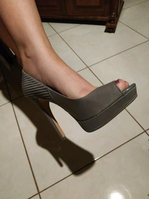 Peep toe Bershka γκρι καινούργιο μέγεθος 38 με ιδιαίτερο τακούνι