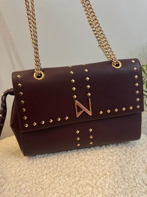 Nolah shoulder bag like new, burgundy with gold details