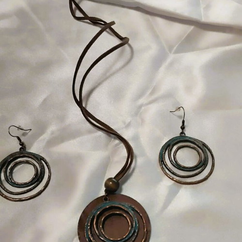 Boho style earrings and pendant set new in blue turquoise and bronze