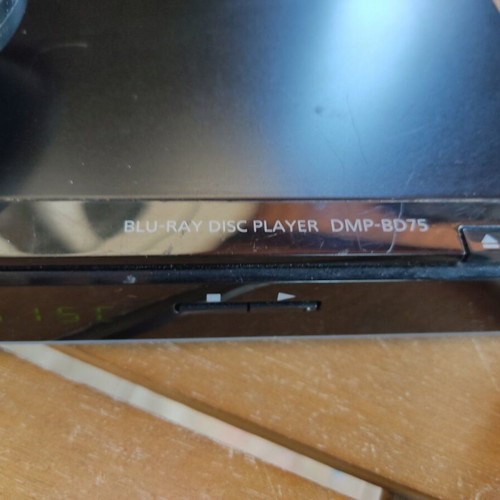 Panasonic DMP-BD75 Blu-ray player with remote