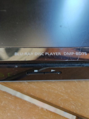 Panasonic DMP-BD75 Blu-ray player with remote