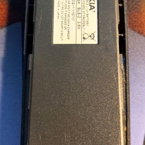 Nokia 6150 and Nokia 6110 phones used with extra battery