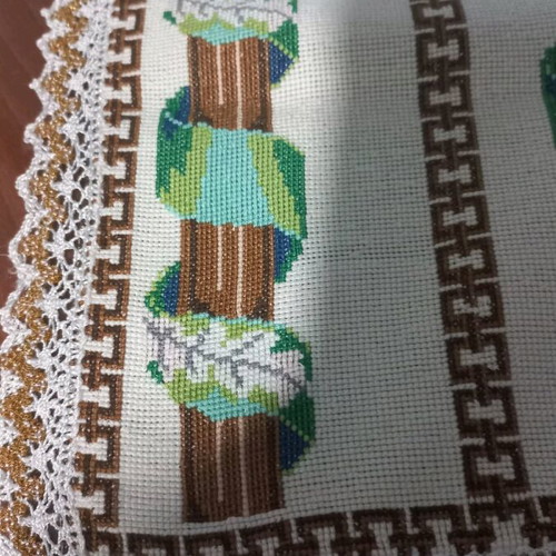 Handmade table runner like new, dimensions 0.65×0.37