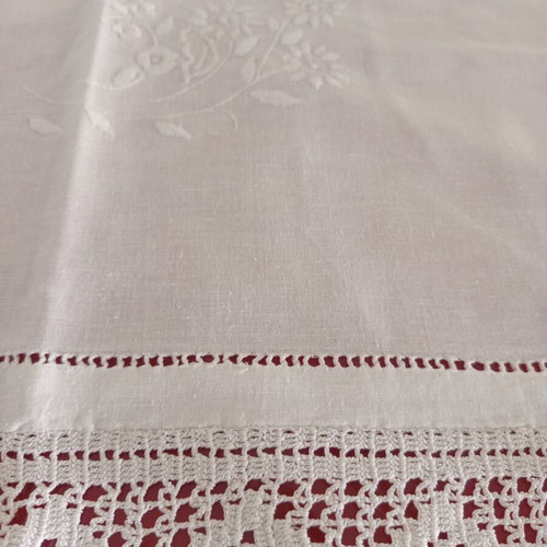 Handmade embroidered white tablecloth with thick crochet lace 200x160 cm like new