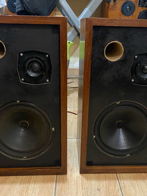 Goodmans DIN 20 speakers used, authentic factory cabinets, vintage 70s