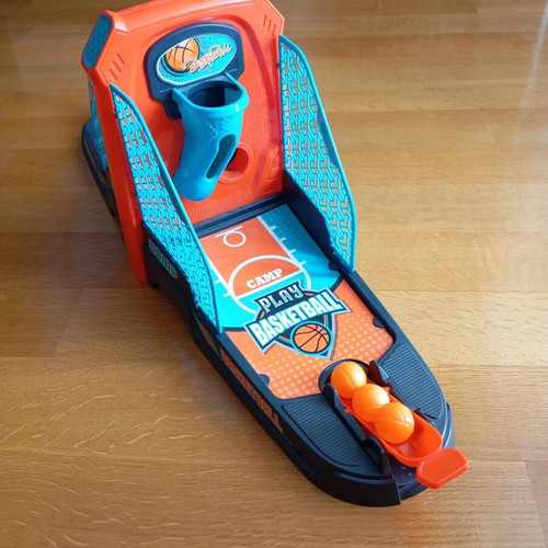 Tabletop basketball game like new, two-player