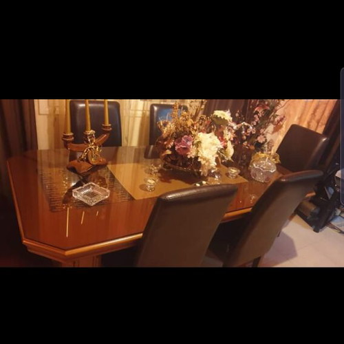 Dining set with 6 chairs like new