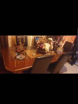 Dining set with 6 chairs like new