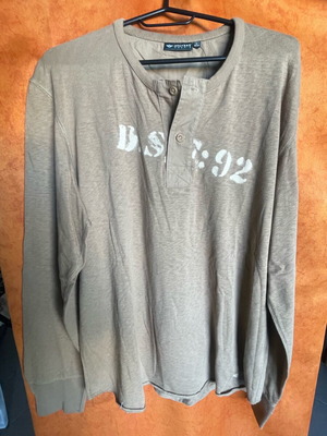 Branded women's long-sleeve shirt like new size Large