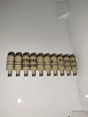 Porcelain fuses 0.5A/250V Minion pack of 10 new