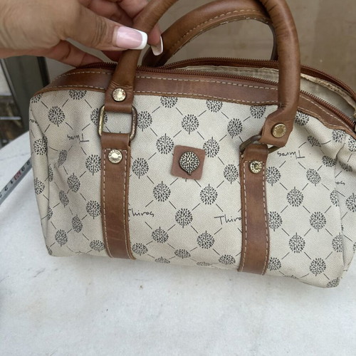 Thiros leather handbag, white beige