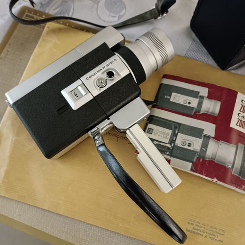 Canon Zoom 518 Super 8mm film camera used with leather case and extra lens