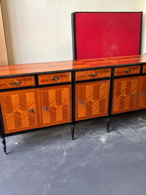 Buffet cabinet with drawers