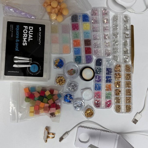 Nail accessories set with two small LED lamps and dual forms