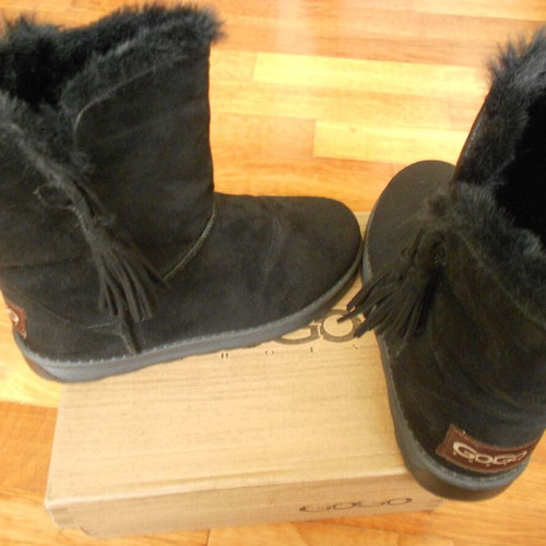 Go Go Shoes women's boots like new, black suede with fur lining
