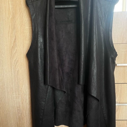 Black suede vest like new, size M