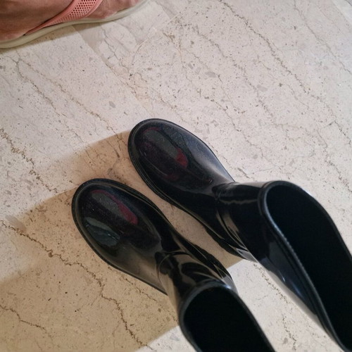 Women's patent leather galoshes new, size 39, black