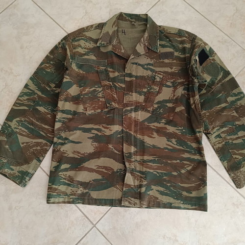 New type camouflage uniform jacket large, pants medium