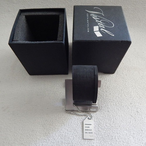 Vestal watch case like new with stand, dimensions 10x10x11 cm