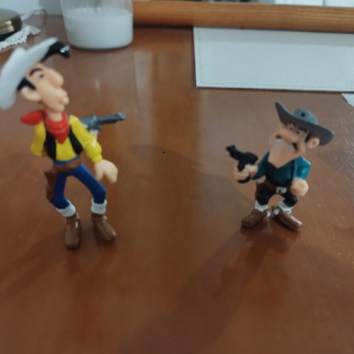 Lucky Luke figures like new, set of two with Lucky Luke and Joe Dalton