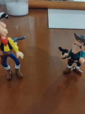 Lucky Luke figures like new, set of two with Lucky Luke and Joe Dalton