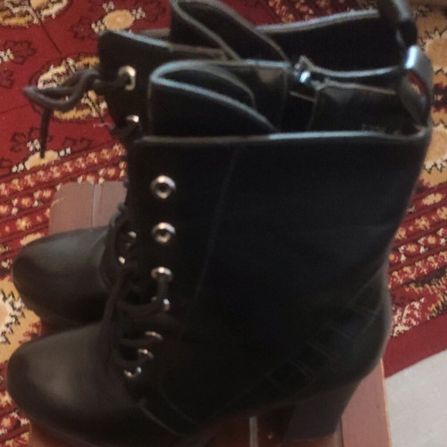 Black ankle boots with high heel like new, size 40