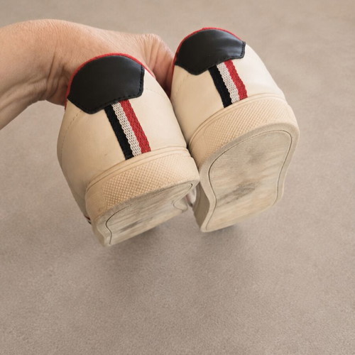 Calgary Men’s Club White Sneakers used, size 43, red lining