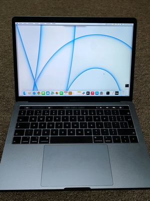 MacBook Pro 2019 i7 16GB 256GB SSD like new