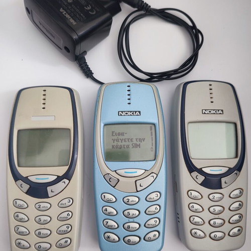 Nokia 3310 Classic Phone used with charger, retro vintage model