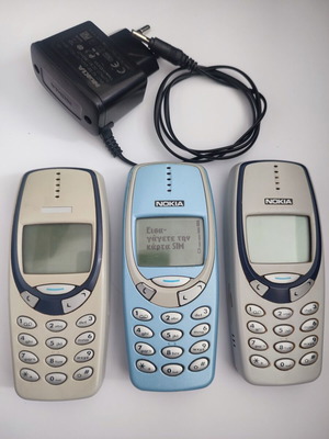 Nokia 3310 Classic Phone used with charger, retro vintage model