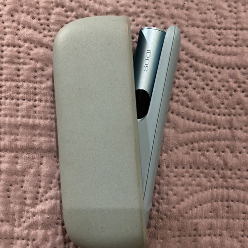 IQOS ILUMA device like new with charging case and charger