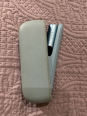 IQOS ILUMA device like new with charging case and charger