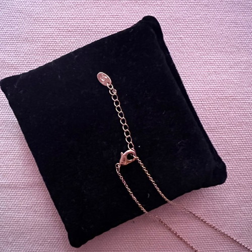 Necklace with tree design and rhinestones new, gold color