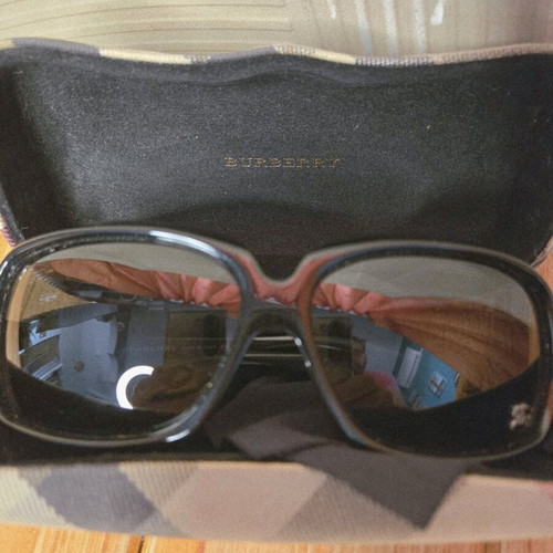Burberry women's sunglasses BE4160 like new, black