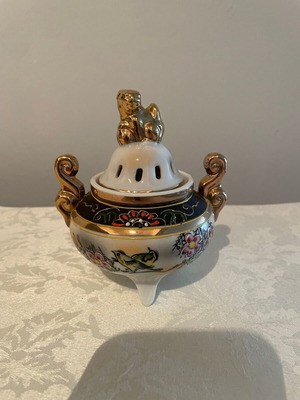 Γιαπωνέζικο hand painted βάζο με καπάκι καινούριο 12 χ 10 εκ.