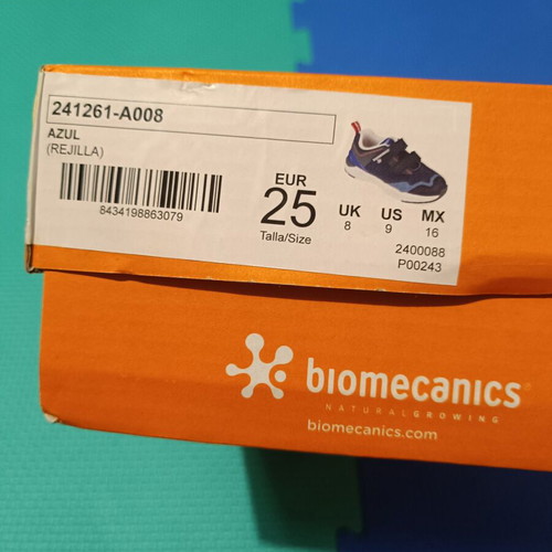 Biomecanics low sneakers size 25 for boys like new