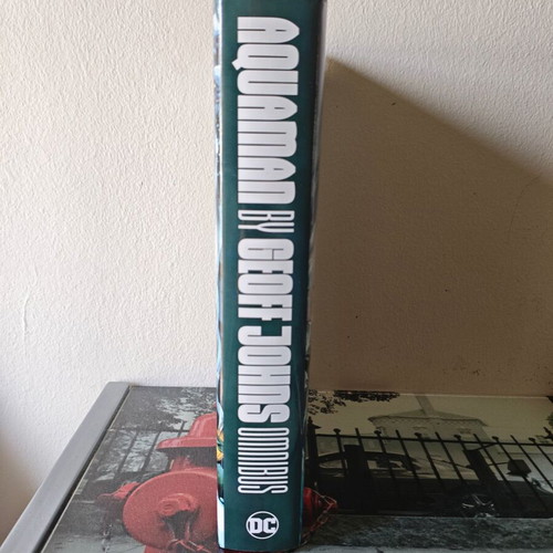 Aquaman by Geoff Johns Omnibus like new