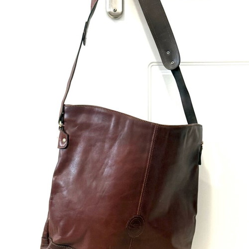 Vintage leather shoulder bag for women, like new, brown, large capacity