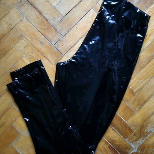 Stockerpoint bustier, Gina Tricot leggings and metal belt set like new