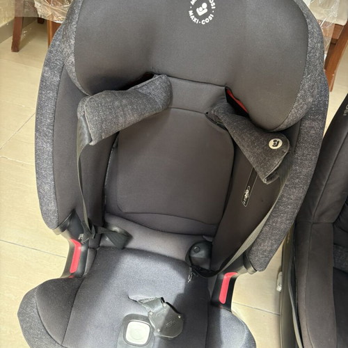Maxi Cosi children car seats, set of 2