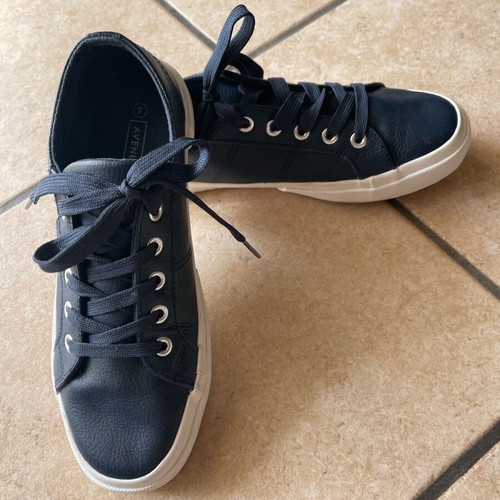 Leather sneakers Avenue navy blue like new, size 37