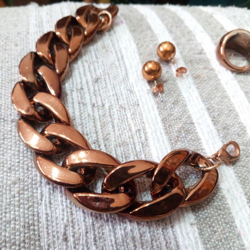 Acrylic faux bijoux set with bronze effect used, ring, earrings, necklace, bracelet