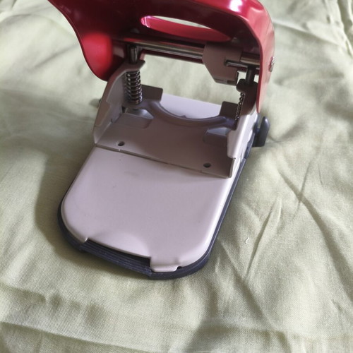 Leitz 5138 heavy duty hole puncher, red handle