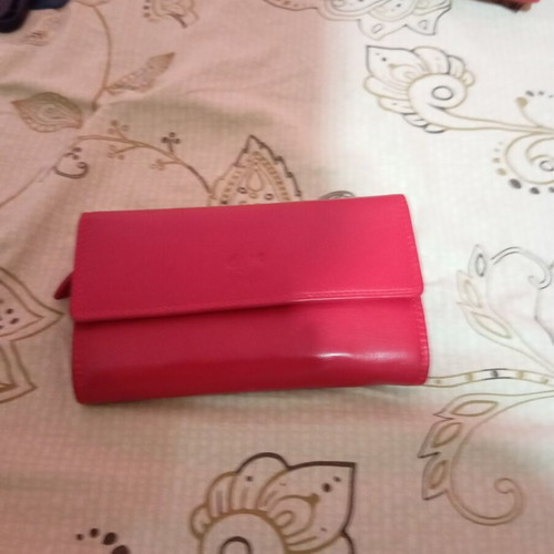 Leather wallet like new, red, very convenient