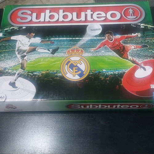 Subbuteo set Real Madrid like new with 2 teams and pitch
