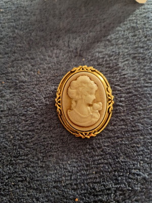 Vintage pin new