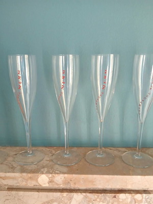 MUMM Collectible Champagne Glasses Set of 6 New